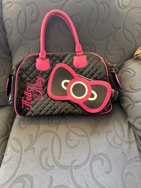 HELLO KITTY DUFFLE BAG BLACK W/ PINK BOW